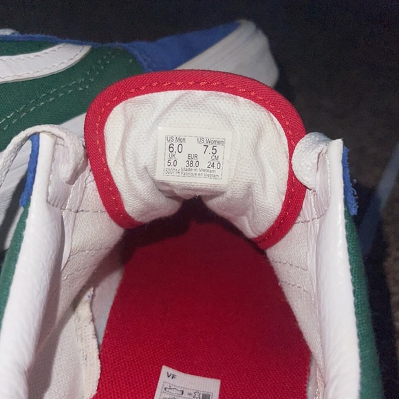 Vans - Picture 2 of 7